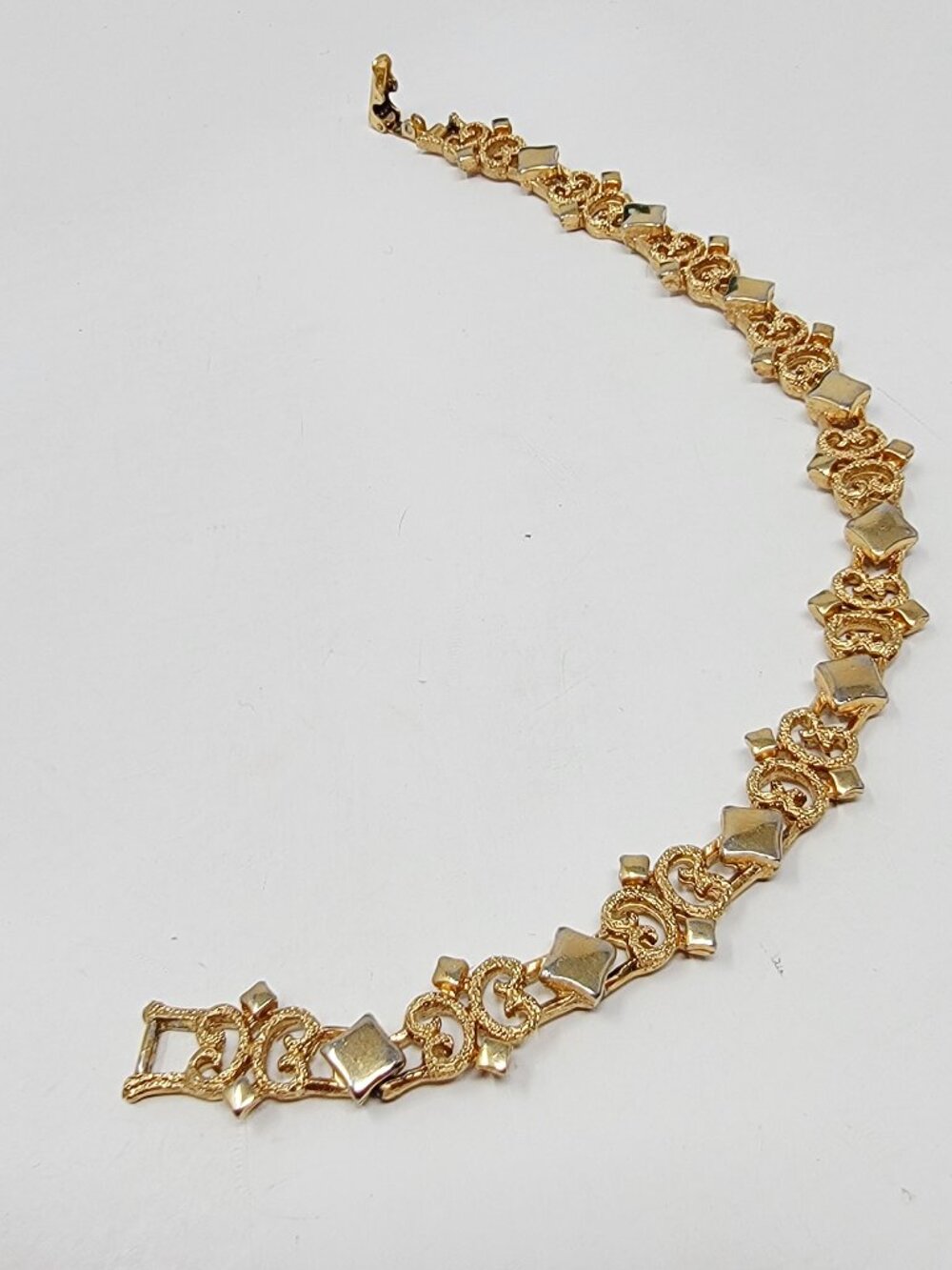 Vintage Avon Gold Tone Scroll Link Bracelet